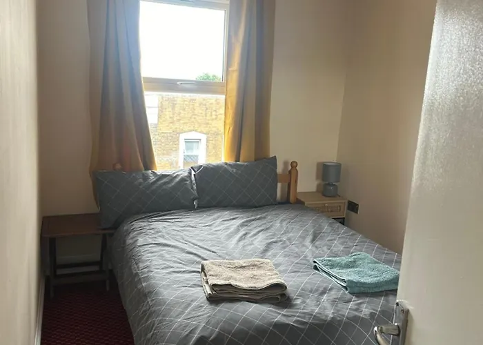 Lovely Woodford One Bedroom Apartment